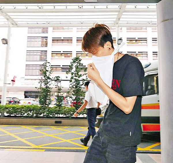 香港男子街头被迷晕被抢走50多部iPhone 6s