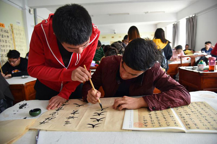 02【吉林】【供稿】【教育科技（标题）】长春工业大学留学生体验中国书法文化魅力