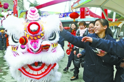 科技花灯能玩、能赏、能交互 东湖灯会等你来