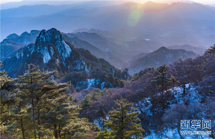 平顶山市鲁山县：尧山之巅观日出