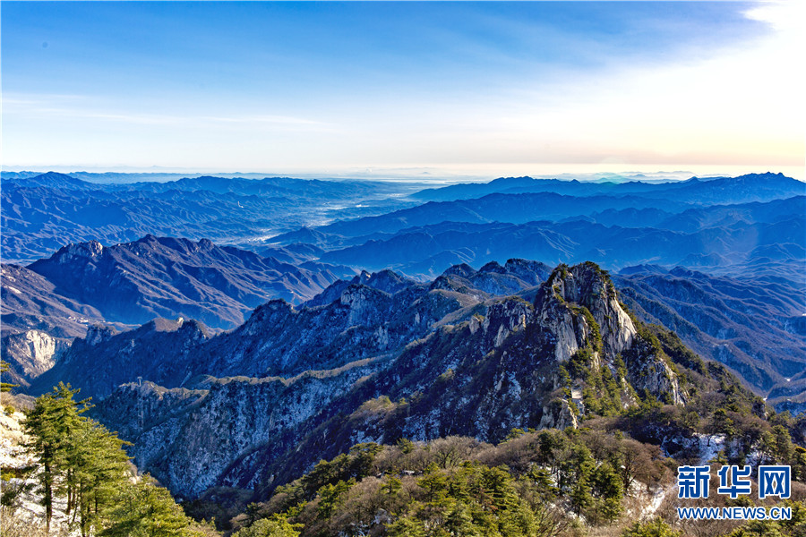 平顶山市鲁山县：尧山之巅观日出