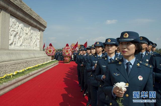 烈士纪念日向人民英雄敬献花篮仪式隆重举行