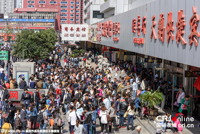 国庆节首日：多地启动“看人海”模式