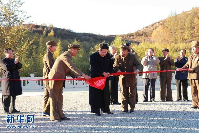 金正恩出席白头山英雄青年发电站竣工仪式