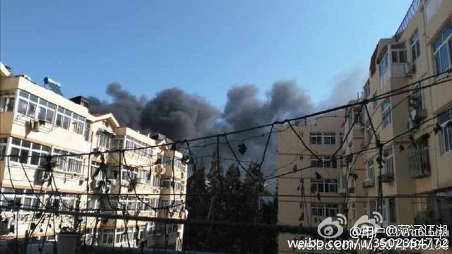 青岛登州路啤酒街附近爆炸起火 官方回应