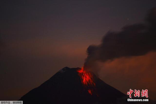 厄瓜多尔通古拉瓦火山喷发