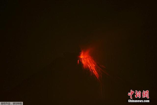 厄瓜多尔通古拉瓦火山喷发