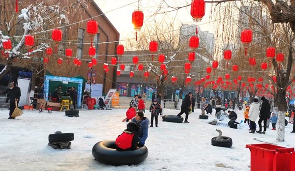 （有修改）（图片已裁剪）冰雪大世界 企鹅来捧场 济南的冬天到底有多好玩