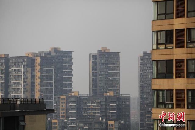 北京发浓雾重污染双预警 多地现雾霾天气