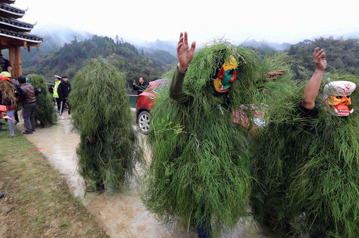 柳州融安：“芒篙”送福闹新春