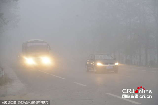 全国各地现雾霾天气 多地能见度不足500米