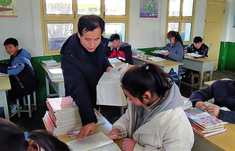 山区中学教师张峰青：让更多孩子走出大山