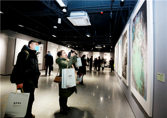 （B 文娱 三吴大地南京）“2020雨花满天——全国山水画作品展”在南京市开幕