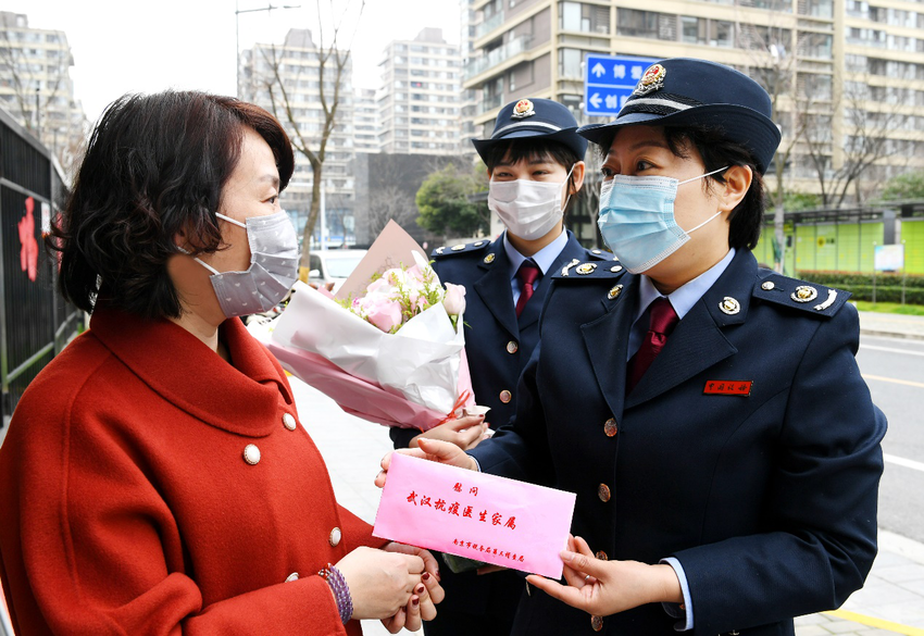 （江苏省税务局供稿 创新江苏列表 三吴大地南京 移动版）【苏力同心战疫情】南京：“巾帼志愿者服务队”助力抗“疫”