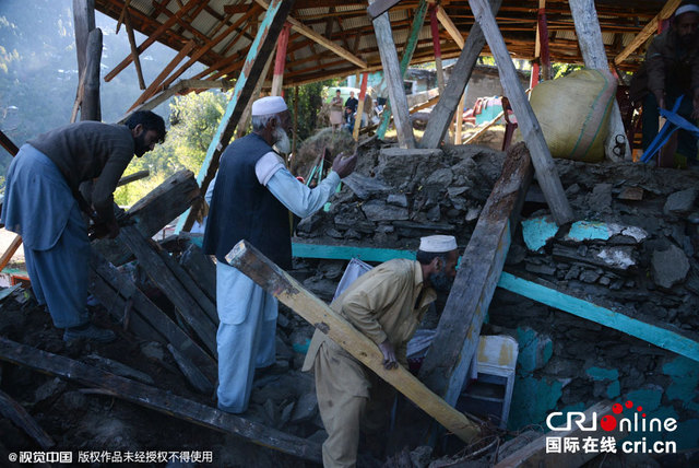 阿富汗地震波及巴基斯坦 救援工作进行中