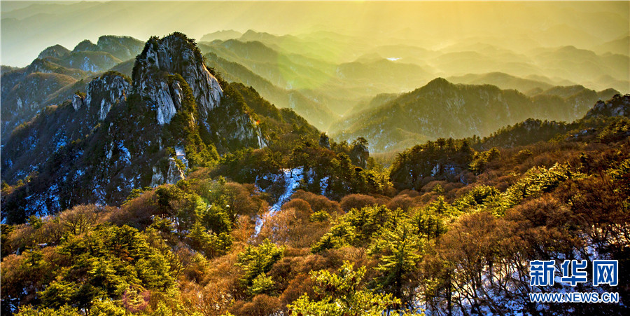 平顶山市鲁山县：尧山之巅观日出