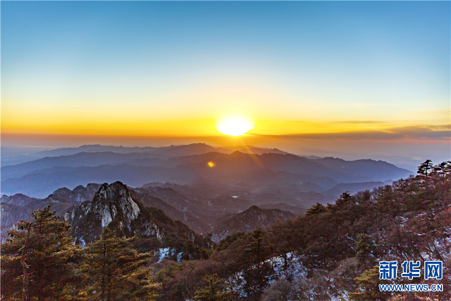 平顶山市鲁山县：尧山之巅观日出