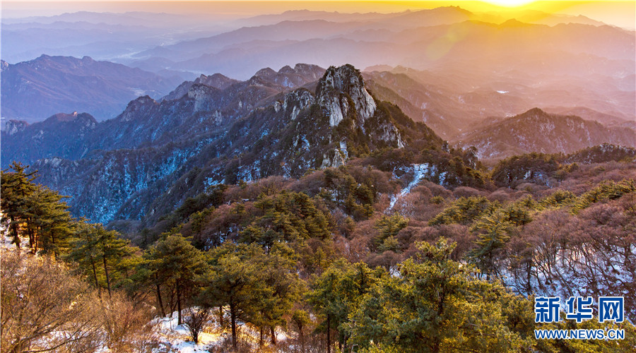 平顶山市鲁山县：尧山之巅观日出