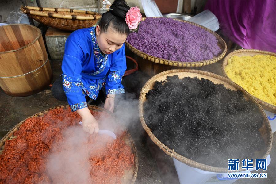 贵州台江：赶制“姊妹饭” 喜迎姊妹节