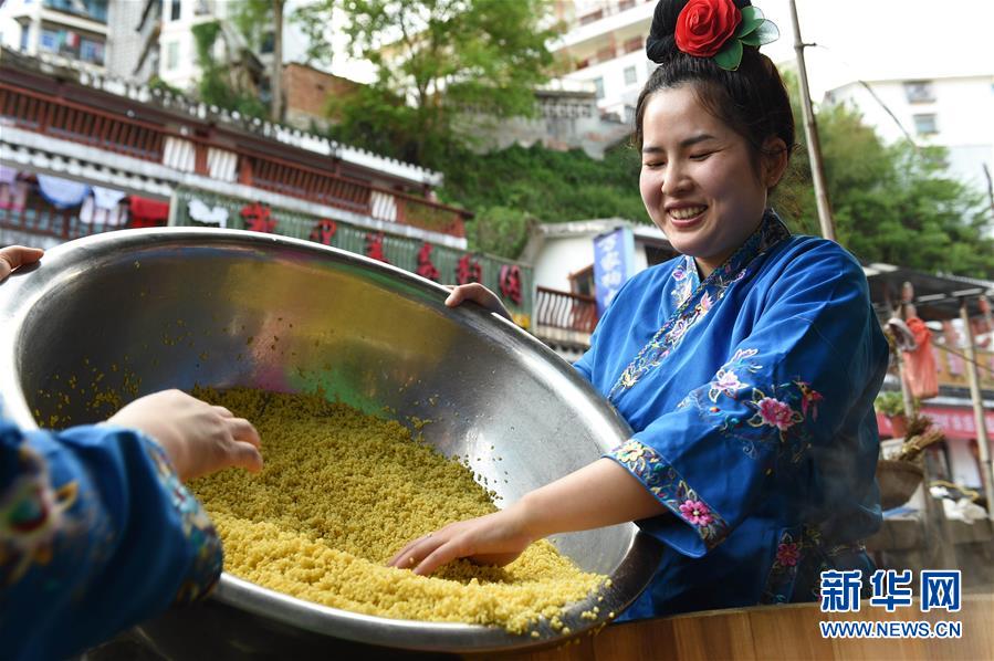 贵州台江：赶制“姊妹饭” 喜迎姊妹节