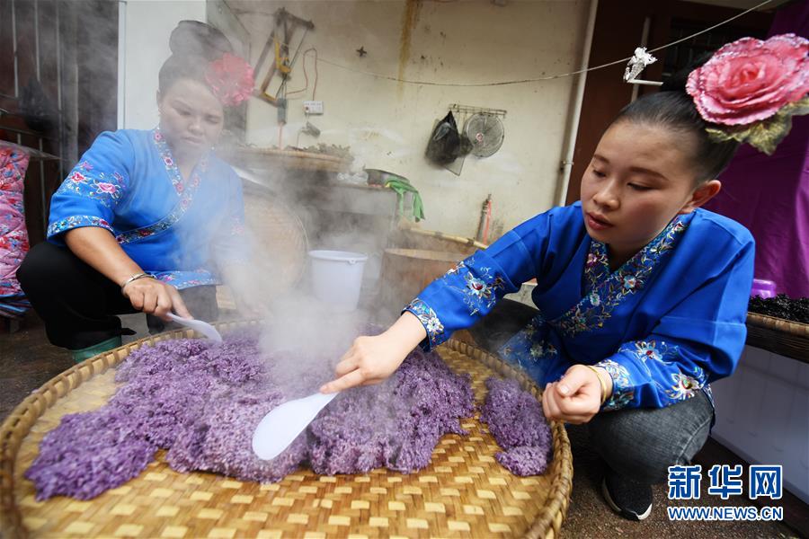 贵州台江：赶制“姊妹饭” 喜迎姊妹节