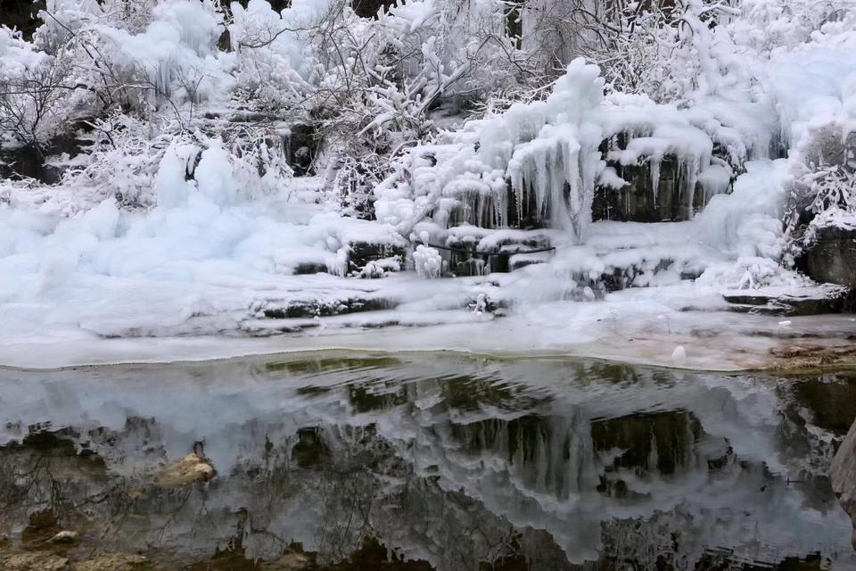 气温大降 焦作云台山现冰雪世界景色