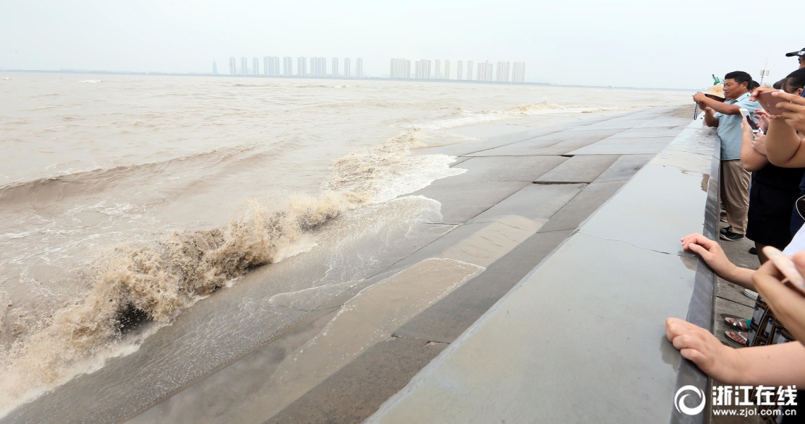 白露：钱江大潮 汹涌而来