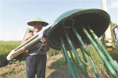 （三农）“捣鼓”十多年 农民发明无药灭虫机