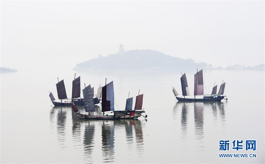 江苏：太湖晨雾