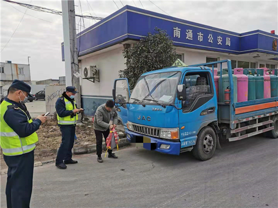 （B 平安江苏 三吴大地南通）南通交通执法“护春行动”提早拉开帷幕 三天查处道路运输违法违规案件18起