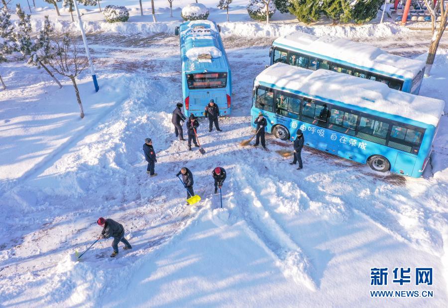 山东荣成迎来大范围降雪天气