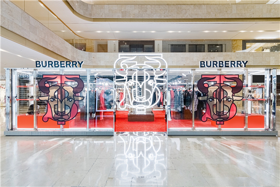 （B 文娱 三吴大地南京）Burberry2021新禧贺岁系列限时精品店登陆南京德基广场