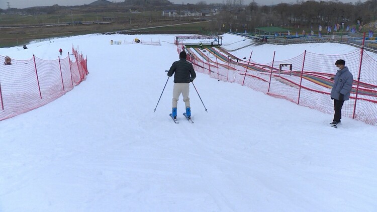 菏泽巨野：“冰雪世界”建在废弃矿坑