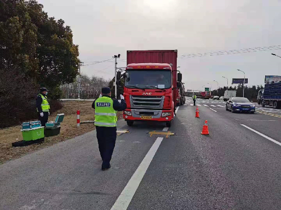 （B 平安江苏 三吴大地南通）南通市治理车辆超限超载专项行动圆满收官 全市车辆超限超载率下降到0.37%以下