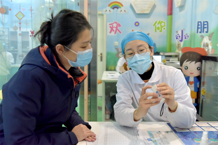 西安国际港务区率先为十四运重大配套项目施工人员接种新冠疫苗