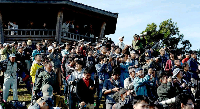 日本首架国产喷气式客机首飞