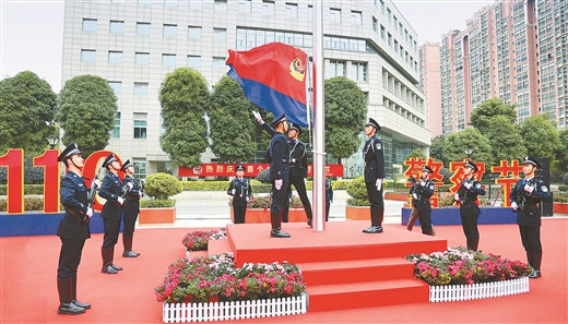 八桂铁军 警旗飘扬