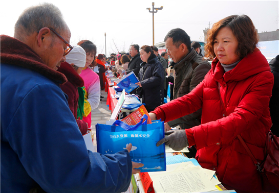 渭南：送政策进乡村暖民心