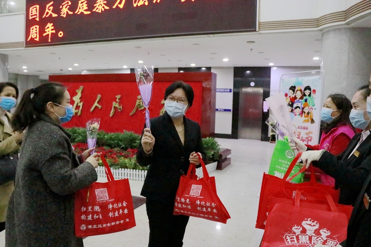 贵港市港北区妇联开展系列慰问活动 庆祝“三八”妇女节