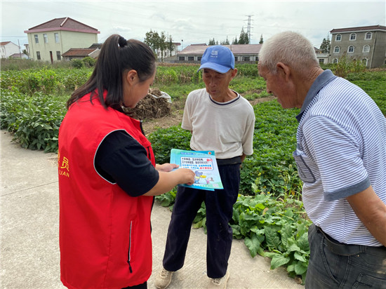 （b 平安江苏列表 三吴大地南通 移动版）南通市海门区余东镇三“民”举措推进法治建设