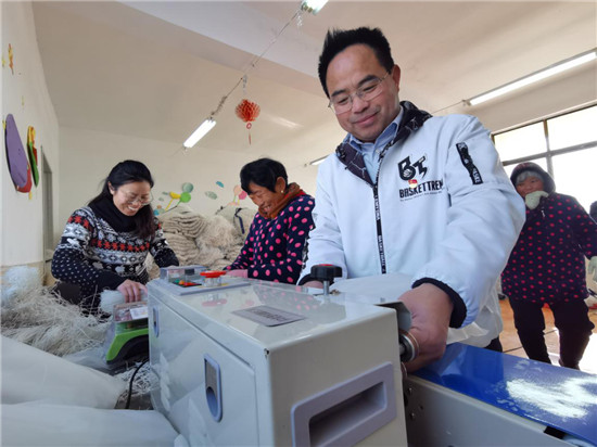 （有修改）（A 原创列表 三吴大地连云港 移动版）江苏税务人陈新年：驻村帮扶 三年撬动近亿产业