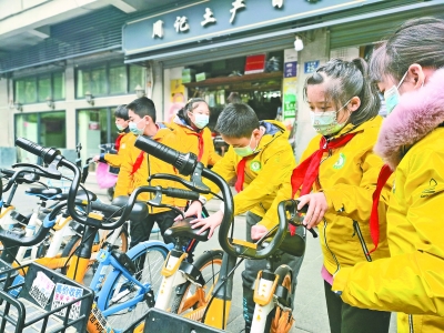 全校学生参与“我们的劳动日” 小学生期末交走心的“劳动作业”