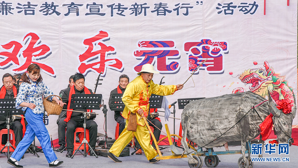 湖北保康：民间艺人闹元宵