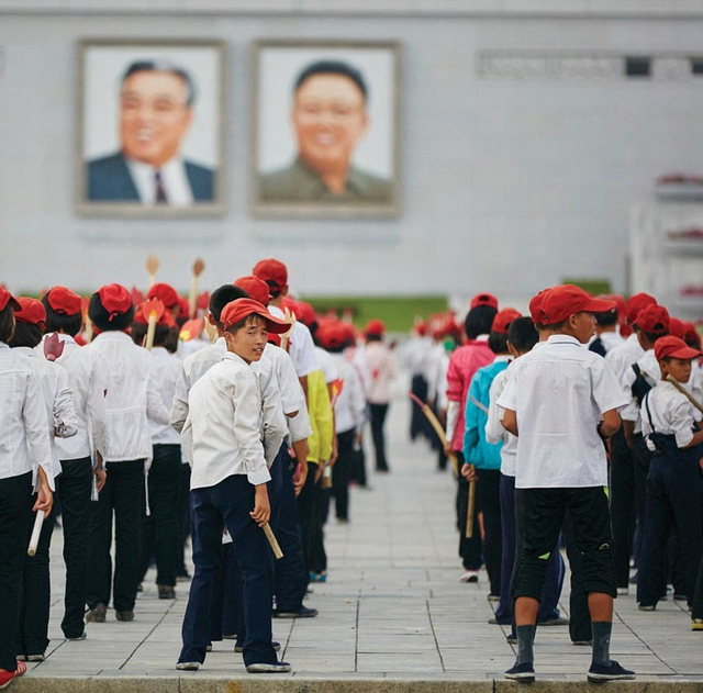 实拍朝鲜城市现代化时尚生活 民族服装绚丽多彩