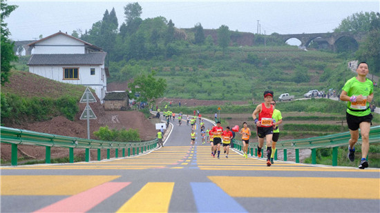 【CRI专稿 列表】2019三峡橘乡田园马拉松赛在重庆忠县闻香起跑