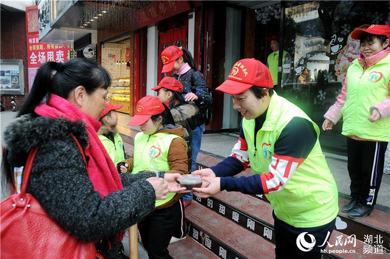 湖北十堰：腊八粥飘香 真情暖寒冬