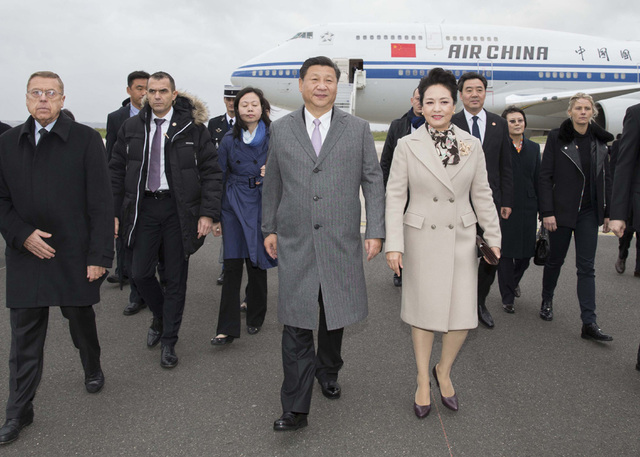 习近平抵达巴黎出席气候变化巴黎大会