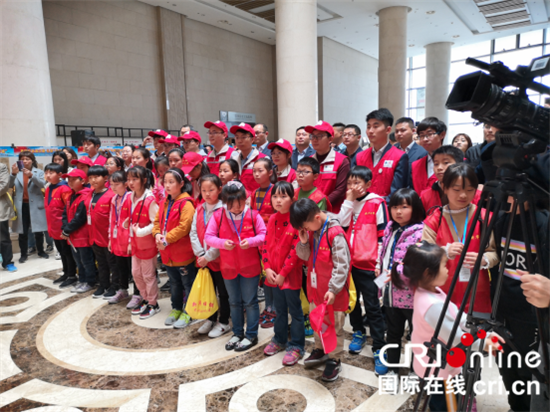 （供稿 节庆会展图文 CHINANEWS带图列表 移动版）“纪念人民海军成立70周年”专题老报展举行