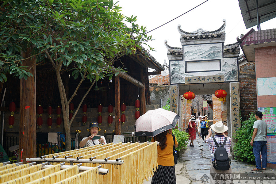 广西富川：潇贺古道穿村而过 岔山村靠乡村游踏上致富路