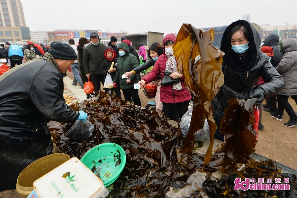 青岛：年货大集迎来销售旺季